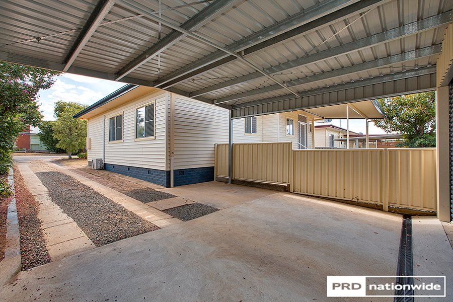 9 Churchill Street TAMWORTH 3