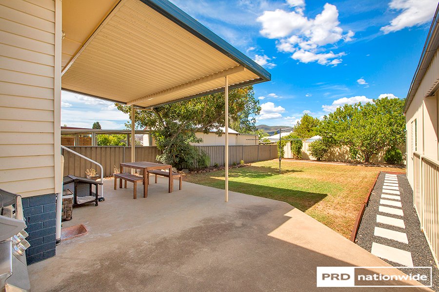 9 Churchill Street TAMWORTH 7