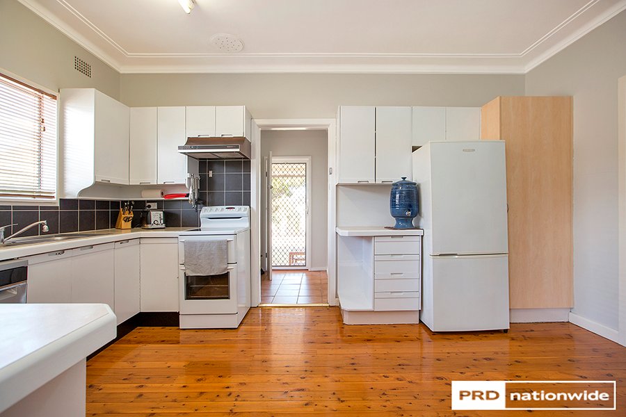 9 Churchill Street TAMWORTH 9