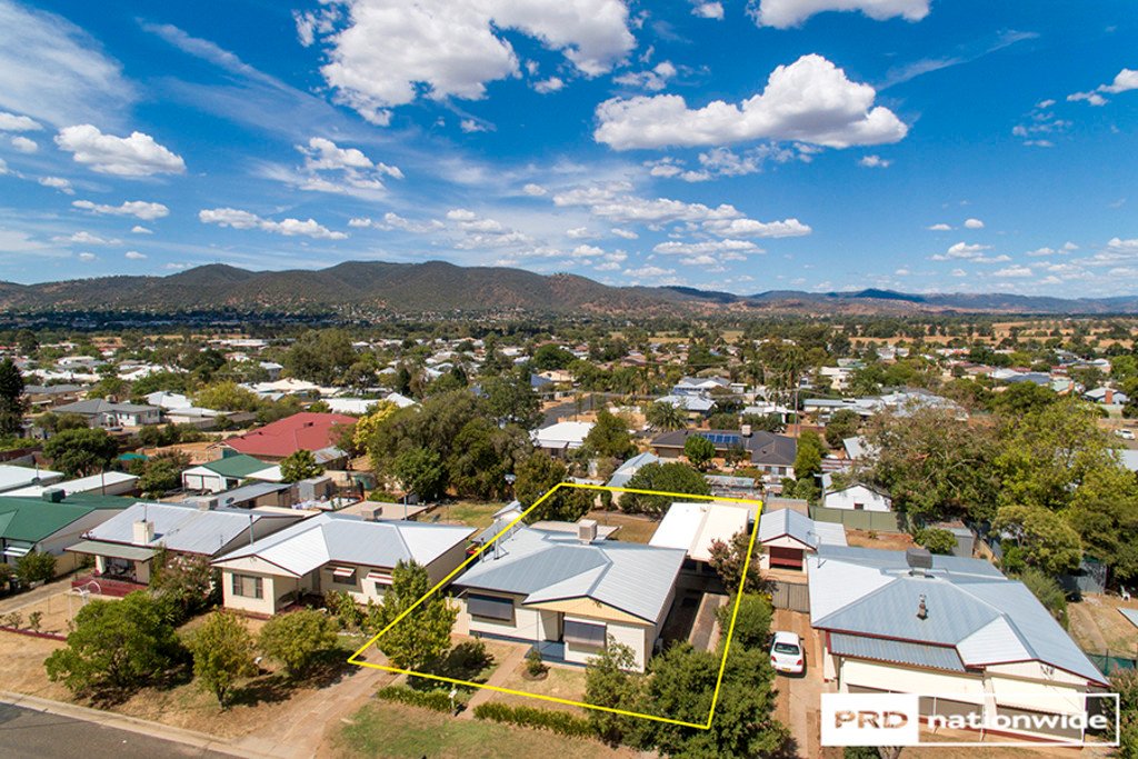 9 Churchill Street TAMWORTH 19
