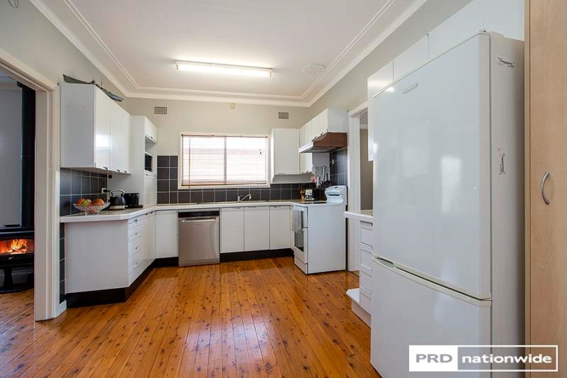 9 Churchill Street TAMWORTH 3