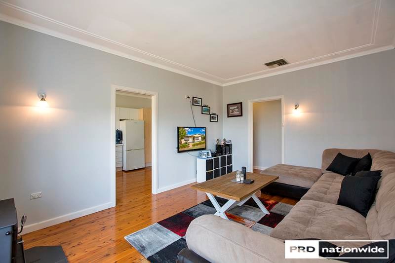 9 Churchill Street TAMWORTH 4