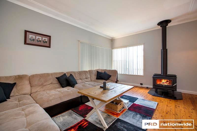 9 Churchill Street TAMWORTH 5