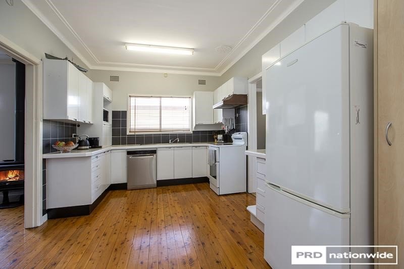 9 Churchill Street TAMWORTH 3