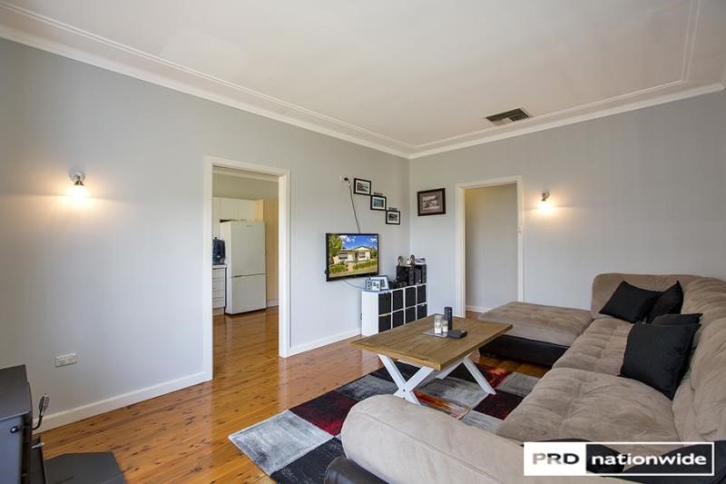 9 Churchill Street TAMWORTH 4