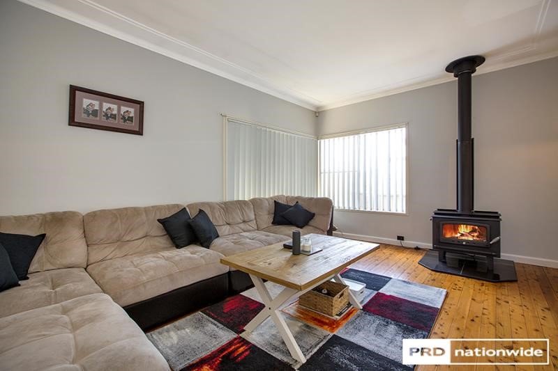 9 Churchill Street TAMWORTH 5