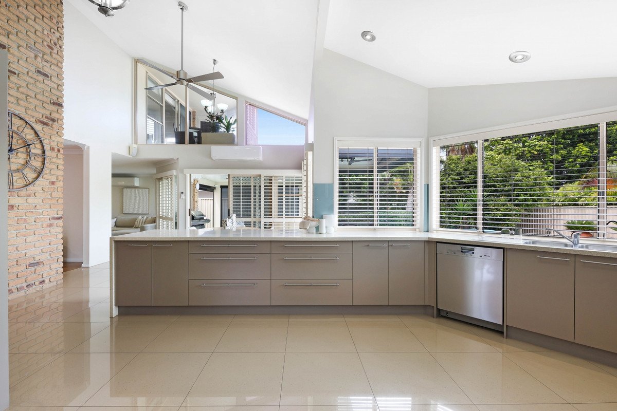 9 Collingwood Avenue Robina 4