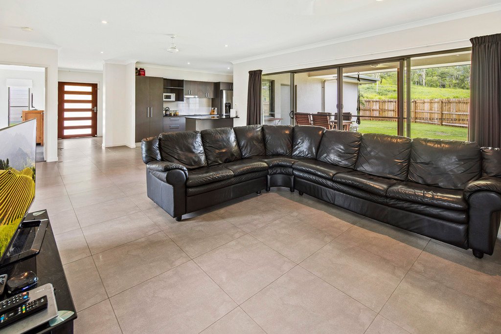 9 Companion Way CANNONVALE 2