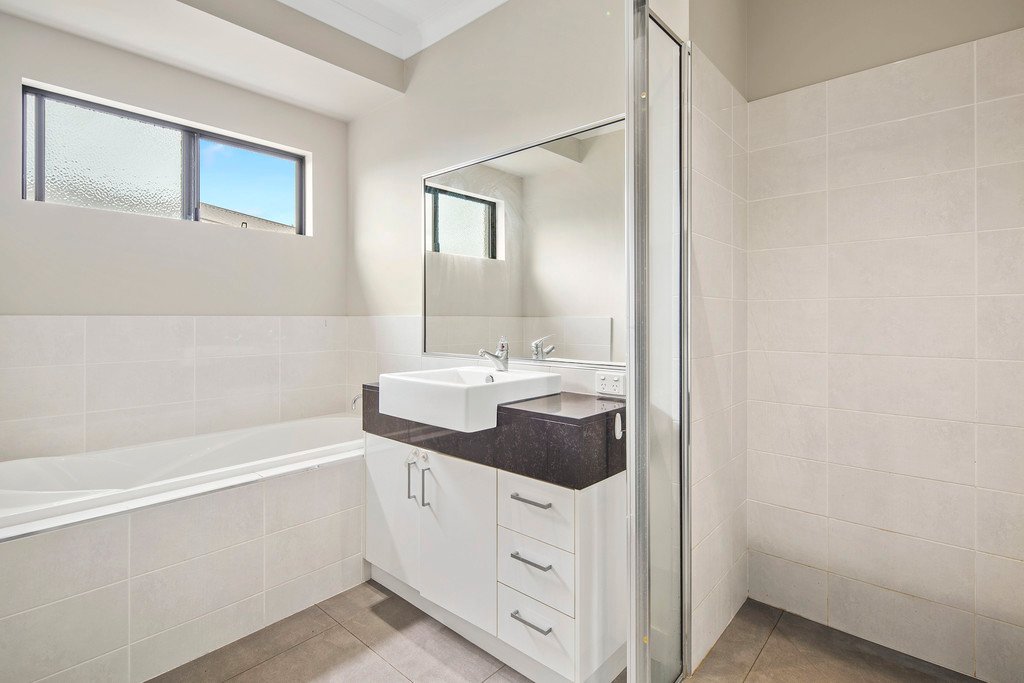9 Companion Way CANNONVALE 5