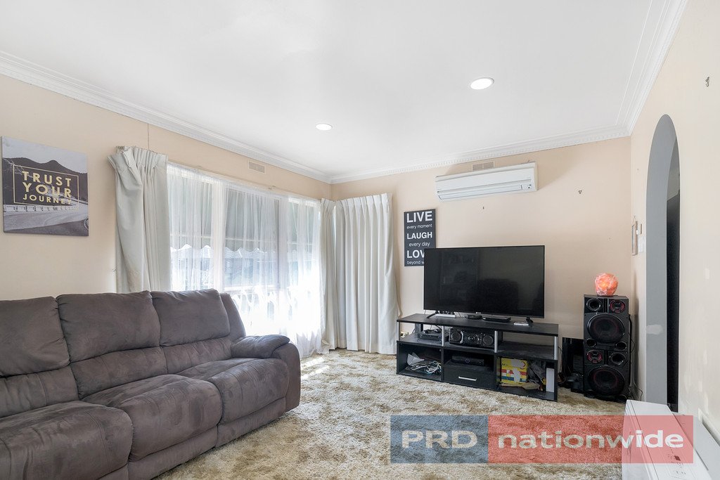 9 Conan Street WENDOUREE 3