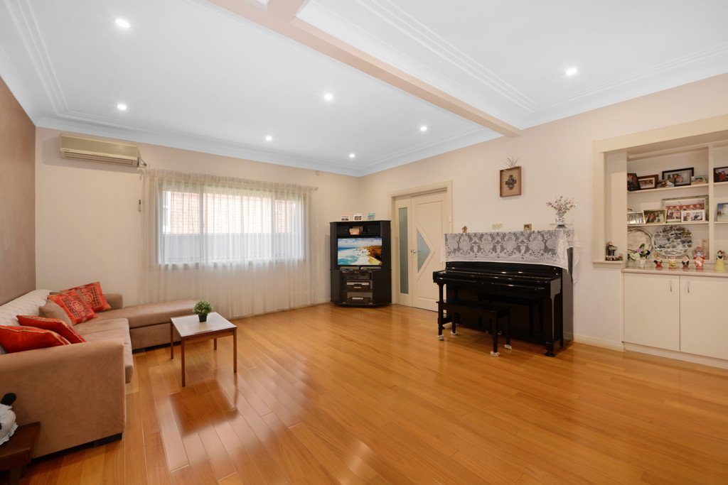9 Cooloongatta Road BEVERLY HILLS 2