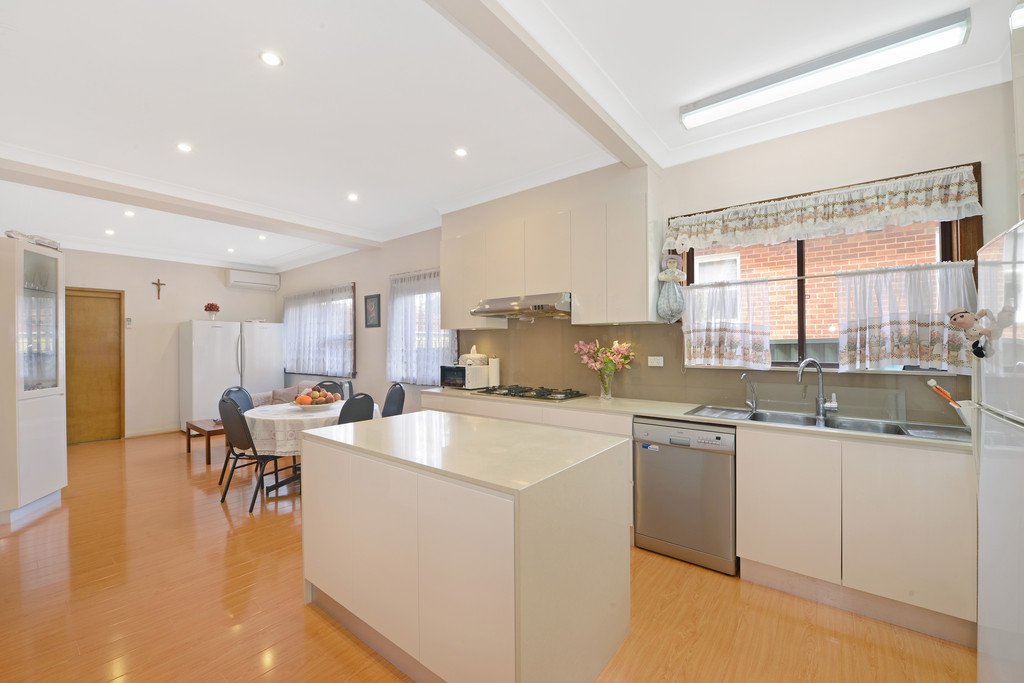9 Cooloongatta Road BEVERLY HILLS 2