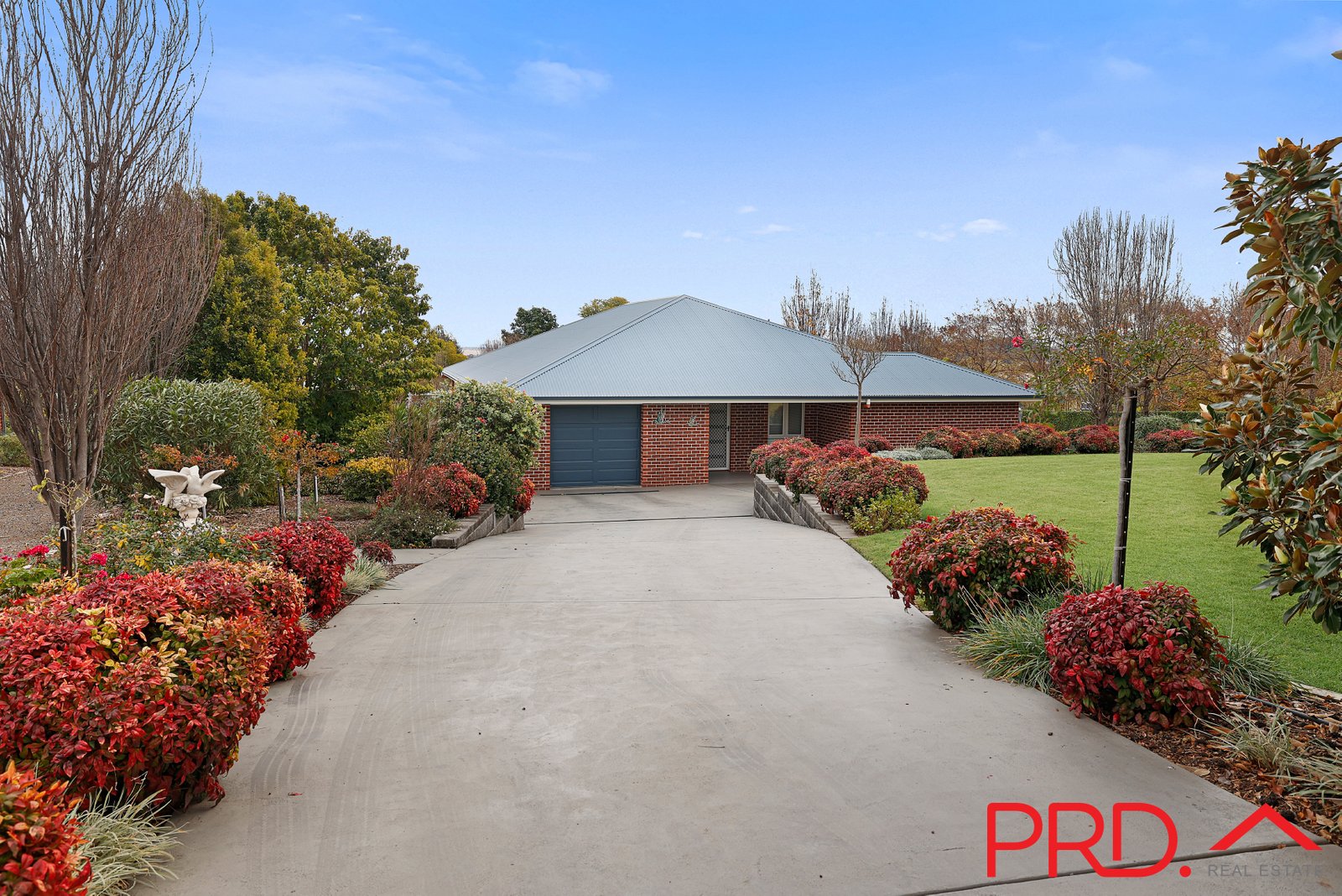 9 Daintree Circuit TAMWORTH 2