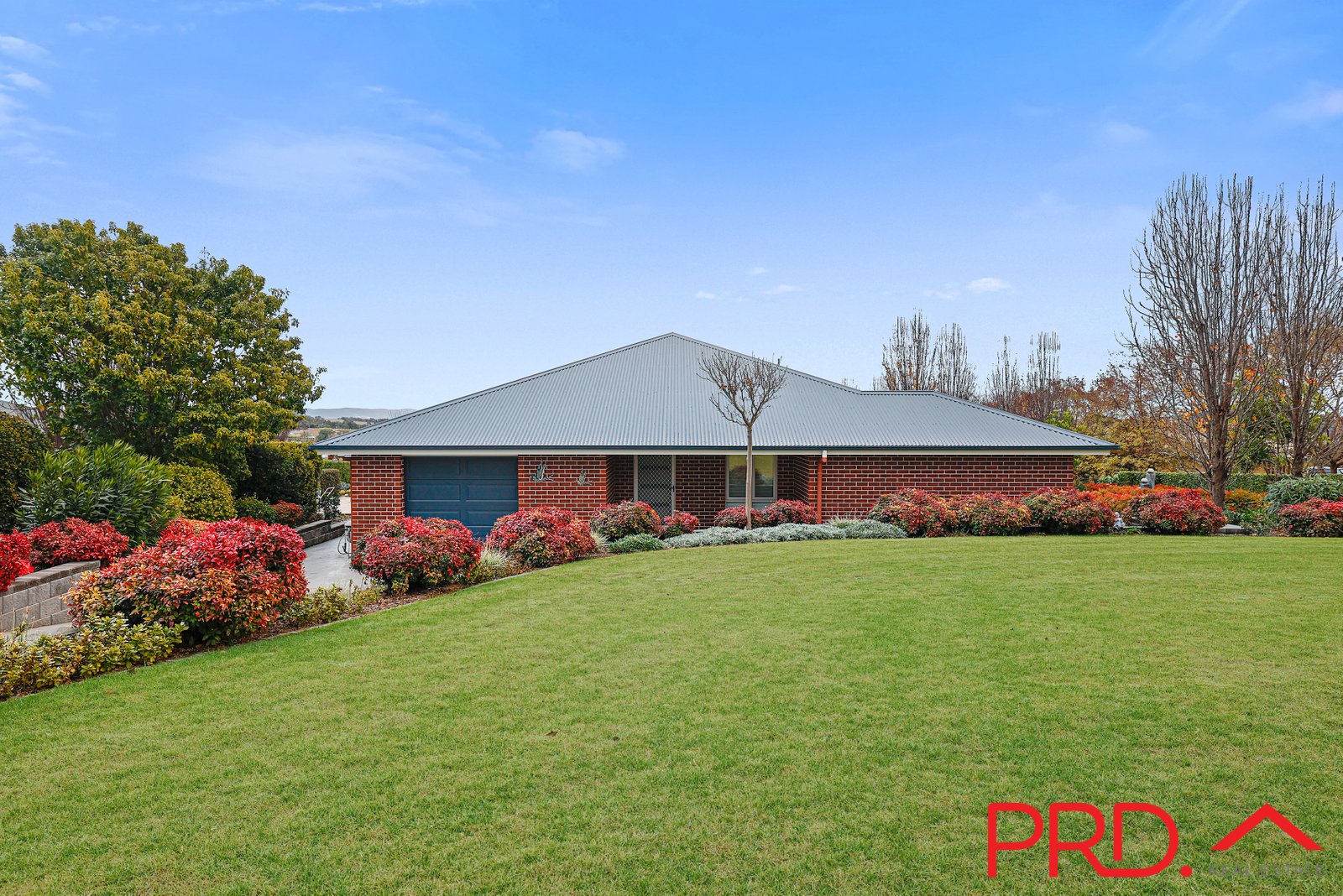 9 Daintree Circuit TAMWORTH 3