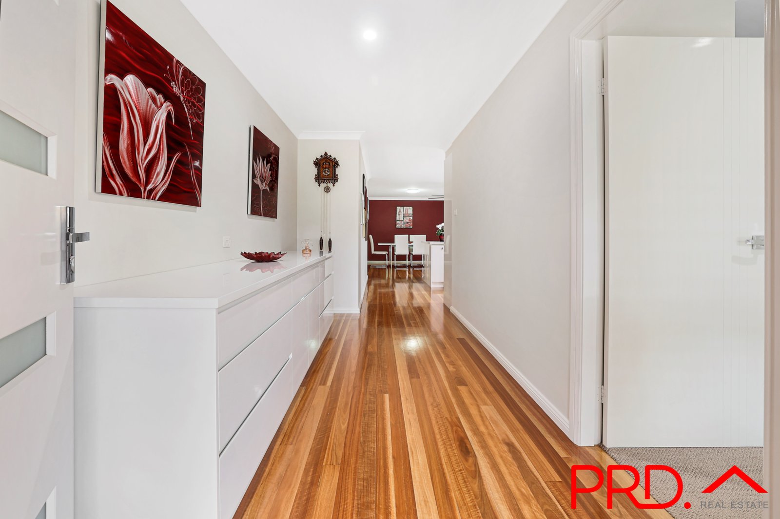 9 Daintree Circuit TAMWORTH 5