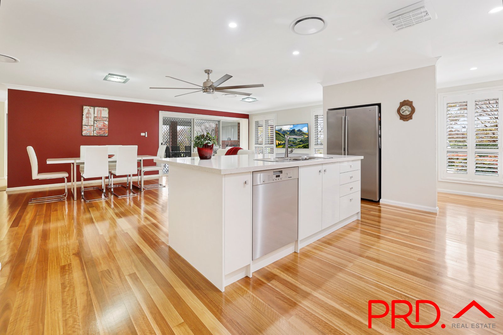 9 Daintree Circuit TAMWORTH 13