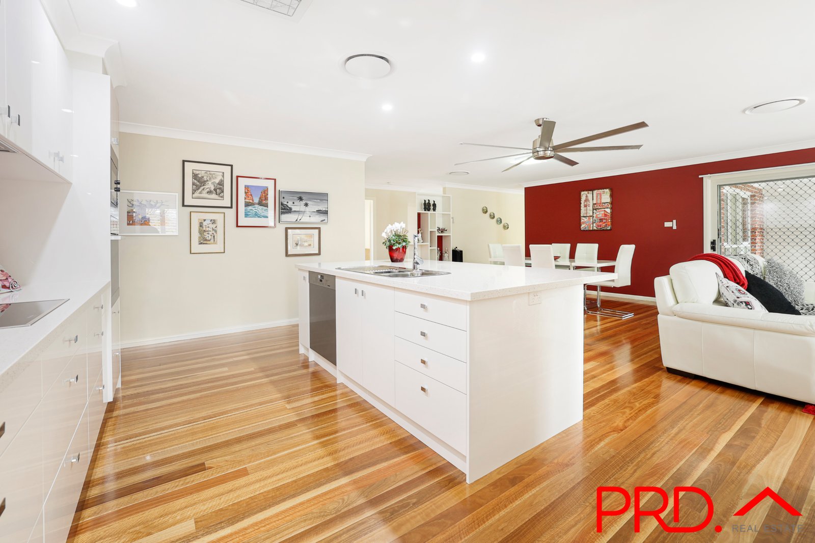 9 Daintree Circuit TAMWORTH 14