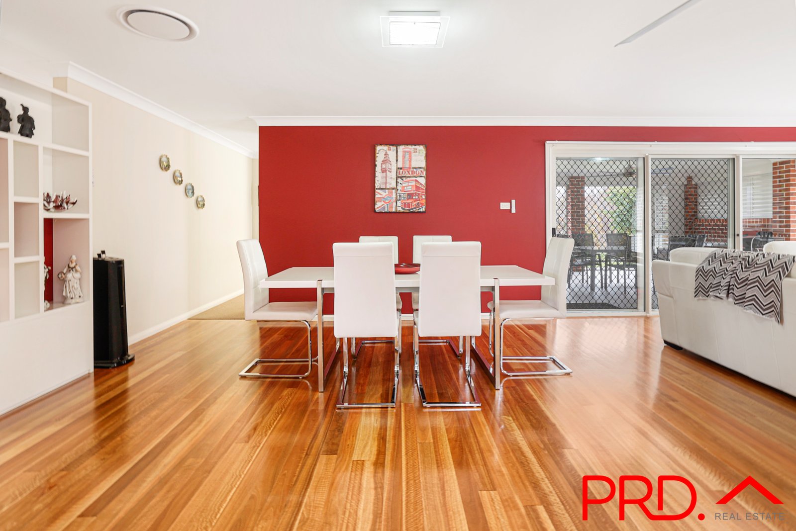 9 Daintree Circuit TAMWORTH 16