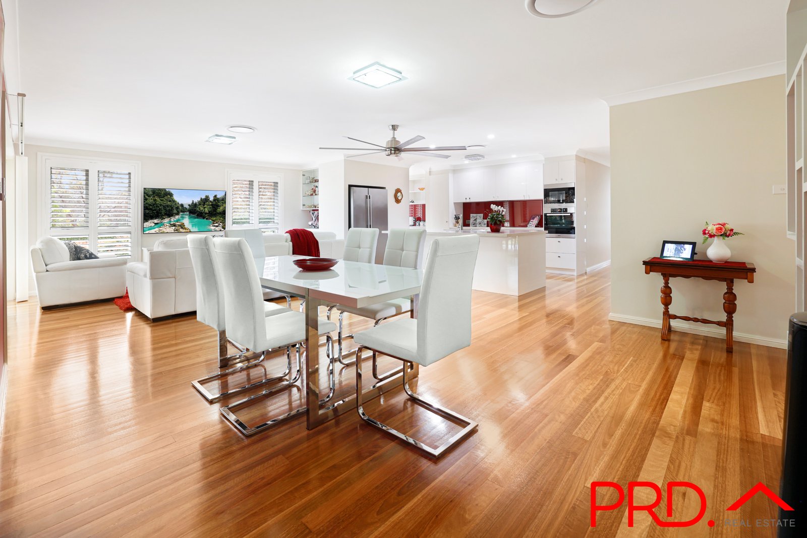 9 Daintree Circuit TAMWORTH 17