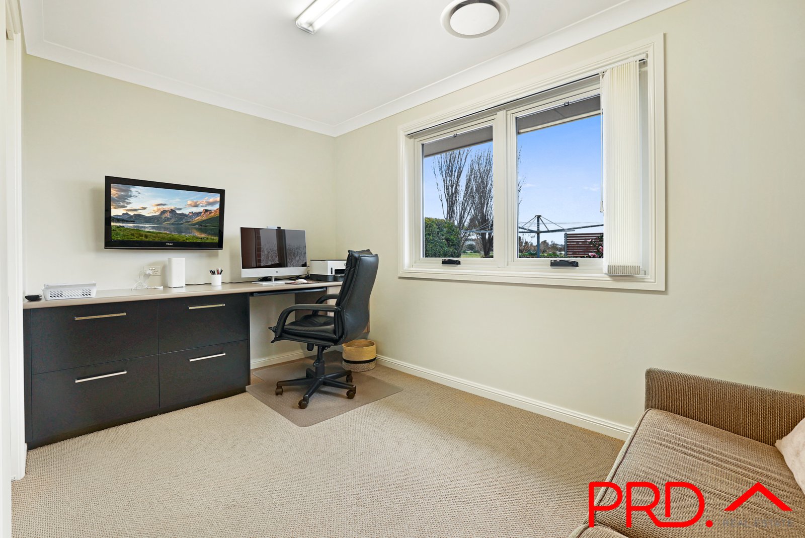 9 Daintree Circuit TAMWORTH 24