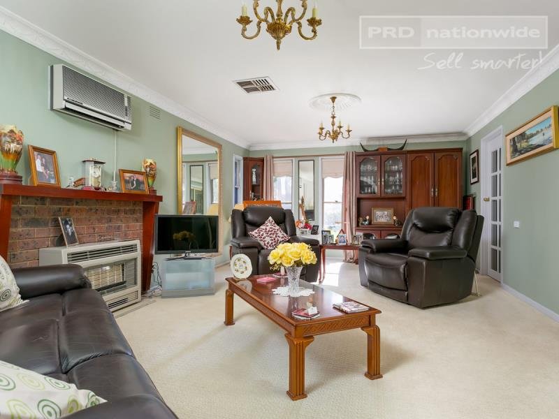 9 Dalkeith Avenue LAKE ALBERT 2