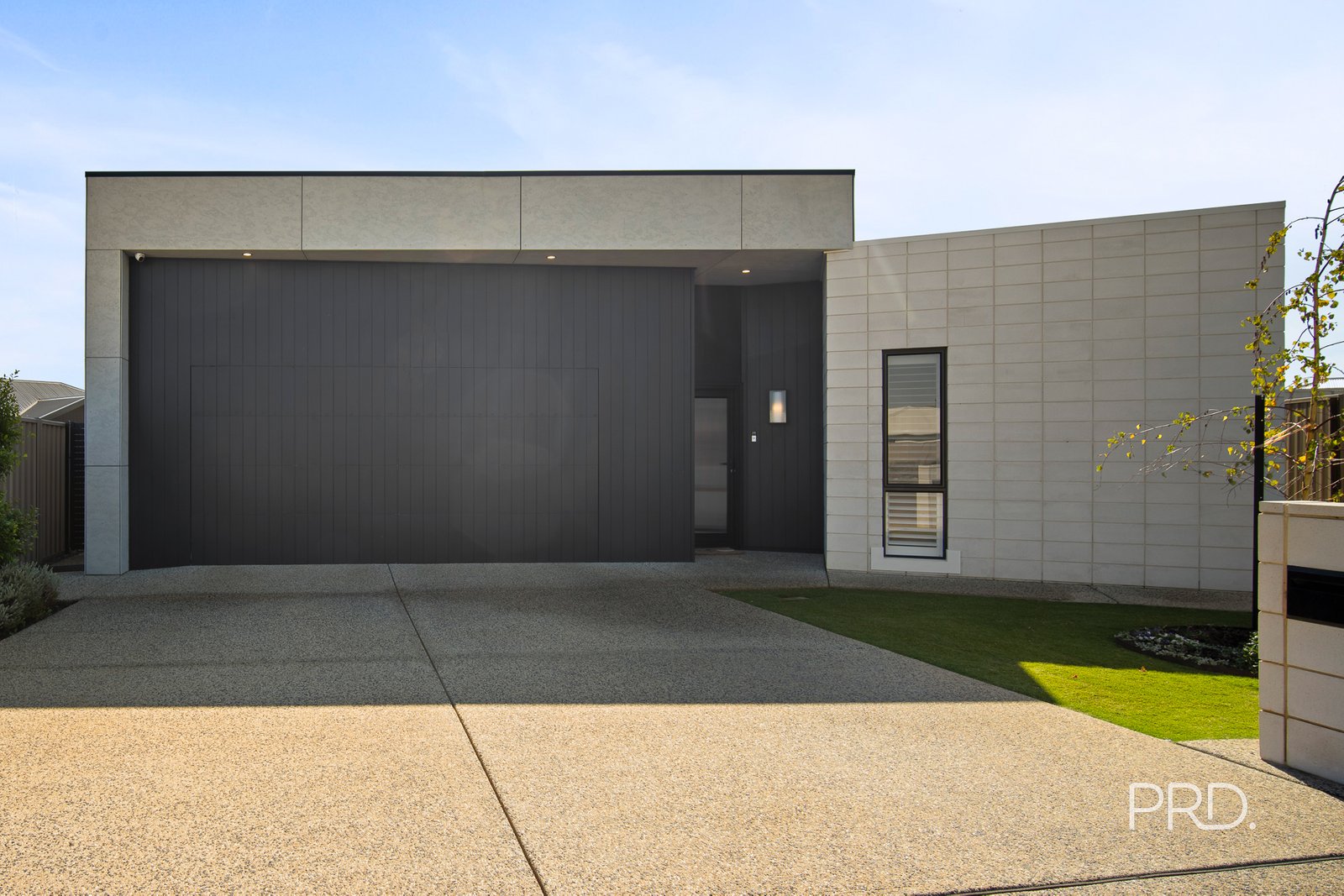 9 Denny Crescent GOBBAGOMBALIN 2