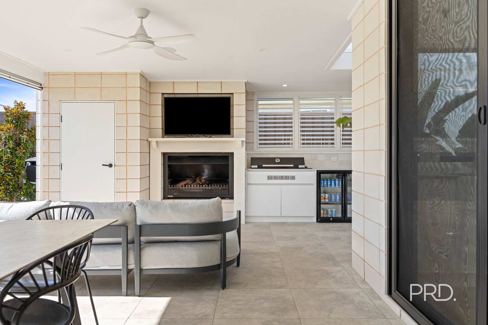 9 Denny Crescent GOBBAGOMBALIN 26