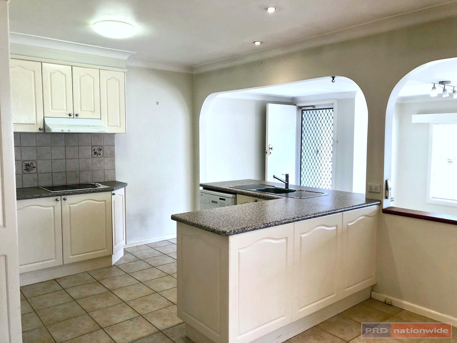 9 Dernancourt Parade MILPERRA 2