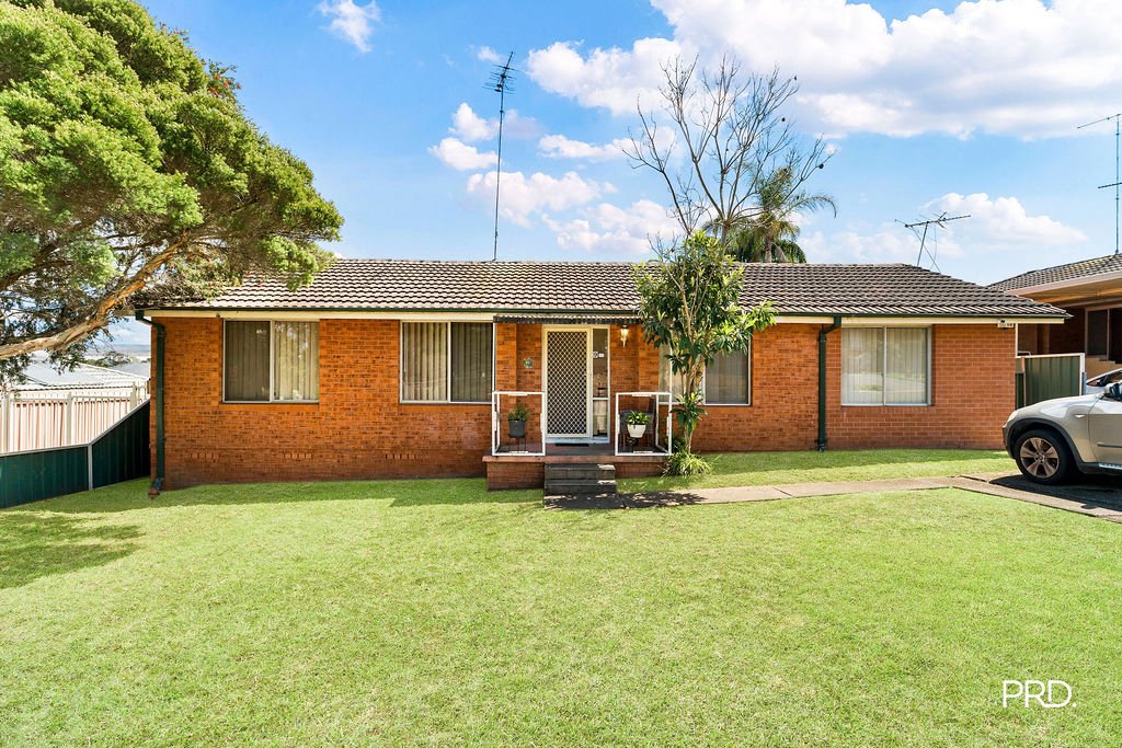 9 Dobell Circuit ST CLAIR 1