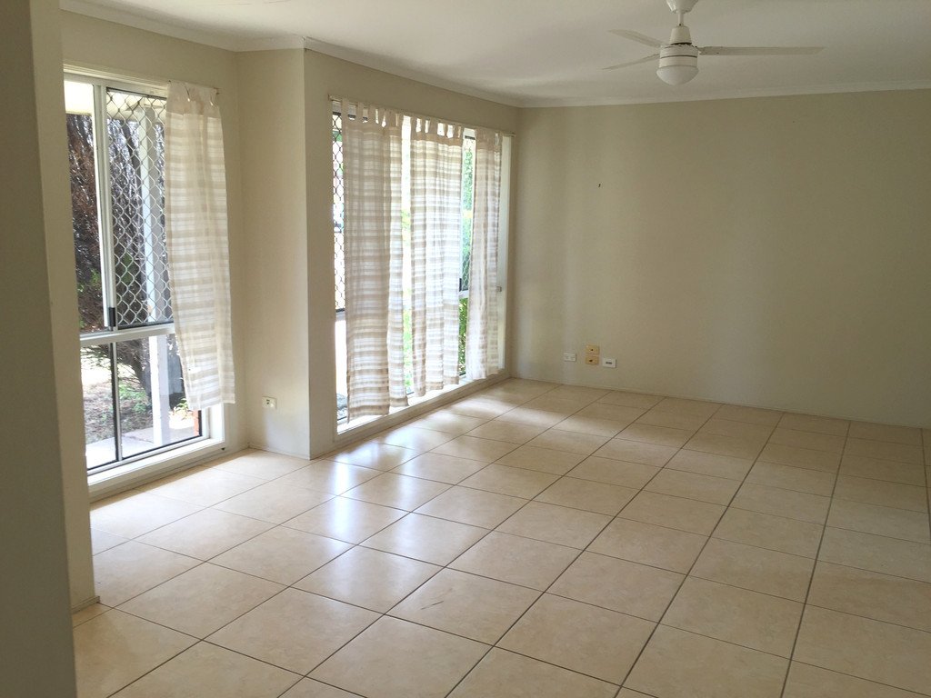 9 Dorking Court ALEXANDRA HILLS 4