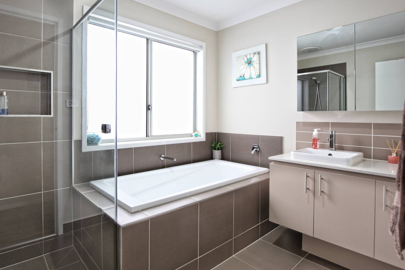 Real Estate and Property in 9 Doyeswood Drive, Woodend, VIC