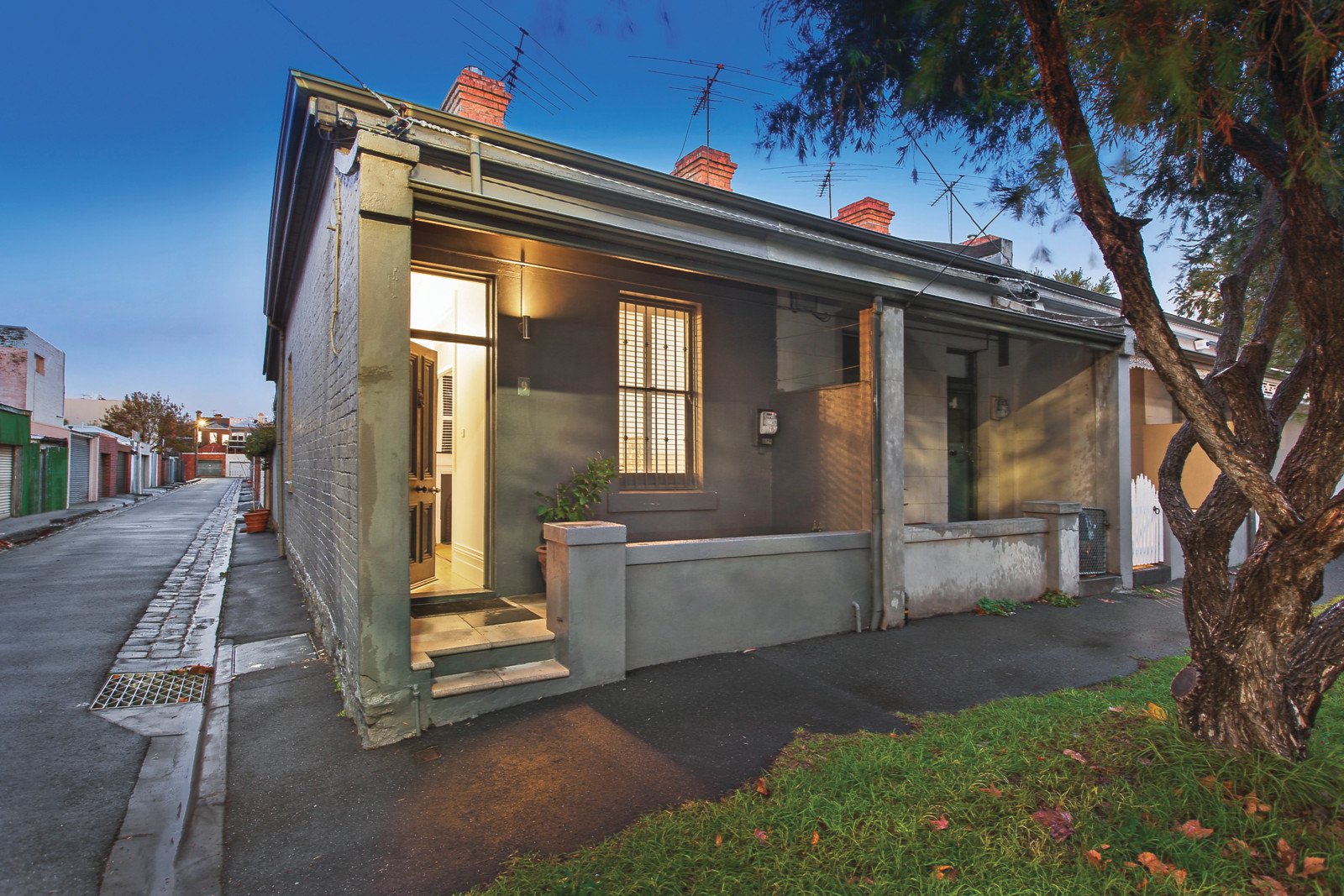 9 Durham Street Albert Park 392399 Marshall White