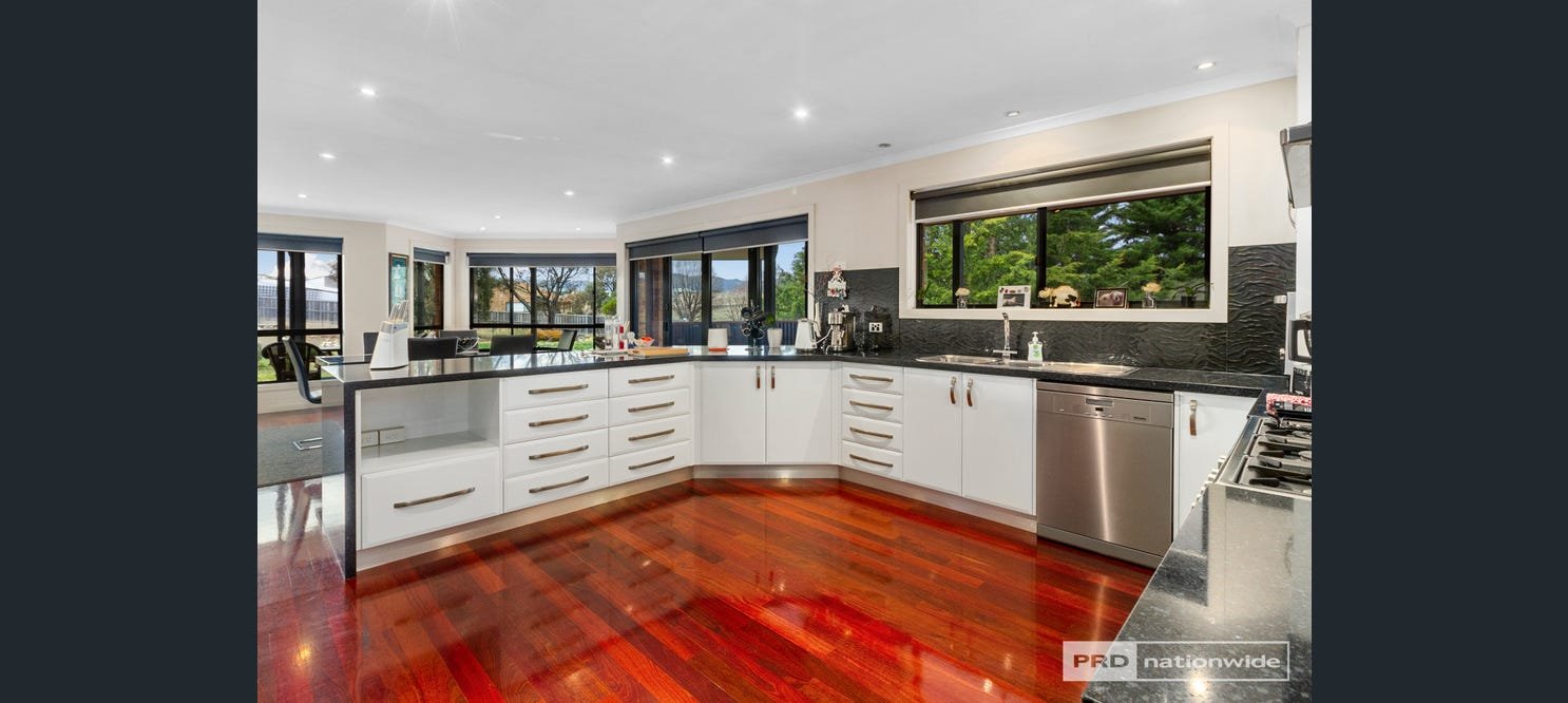 9 Dylan Street BRIGHTON 2