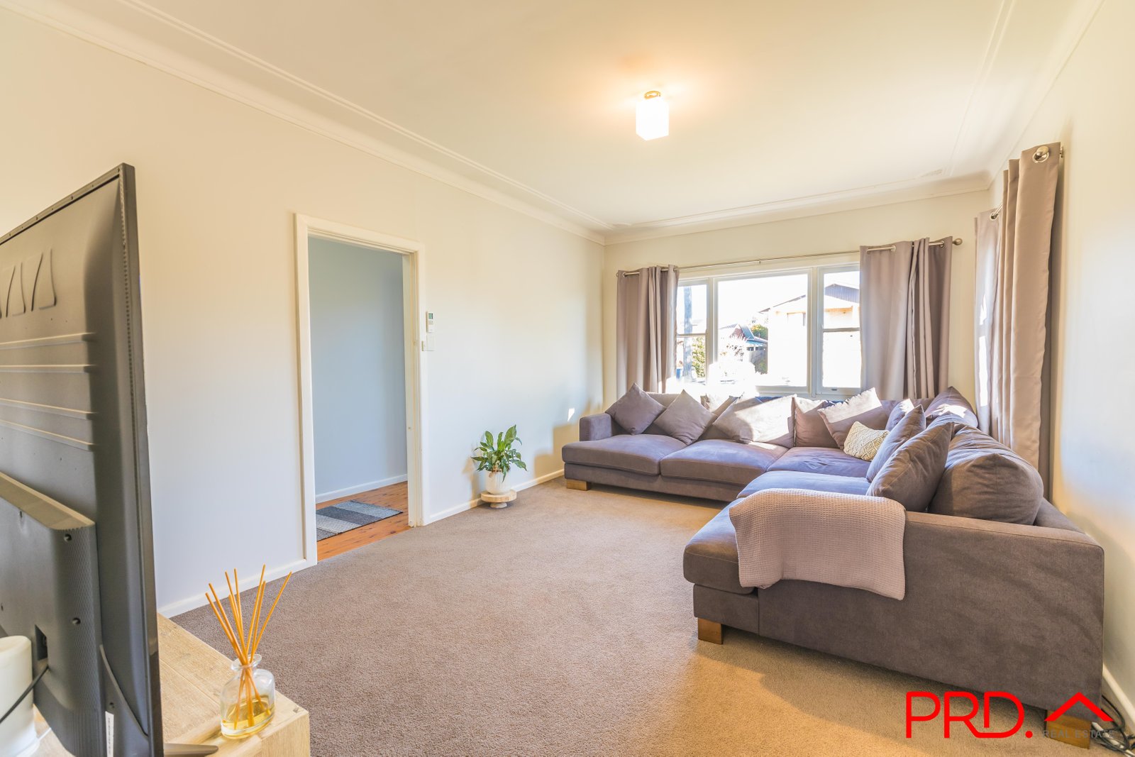 9 Elm Street TAMWORTH 3