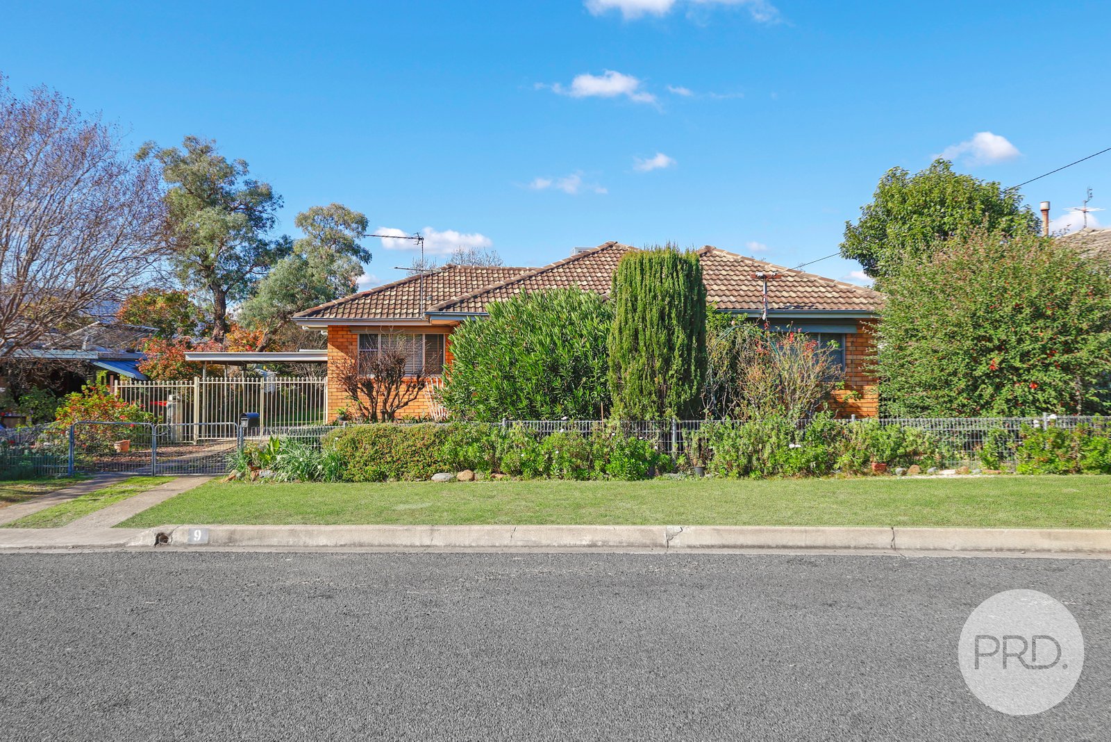 9 Erwin Street TAMWORTH 1