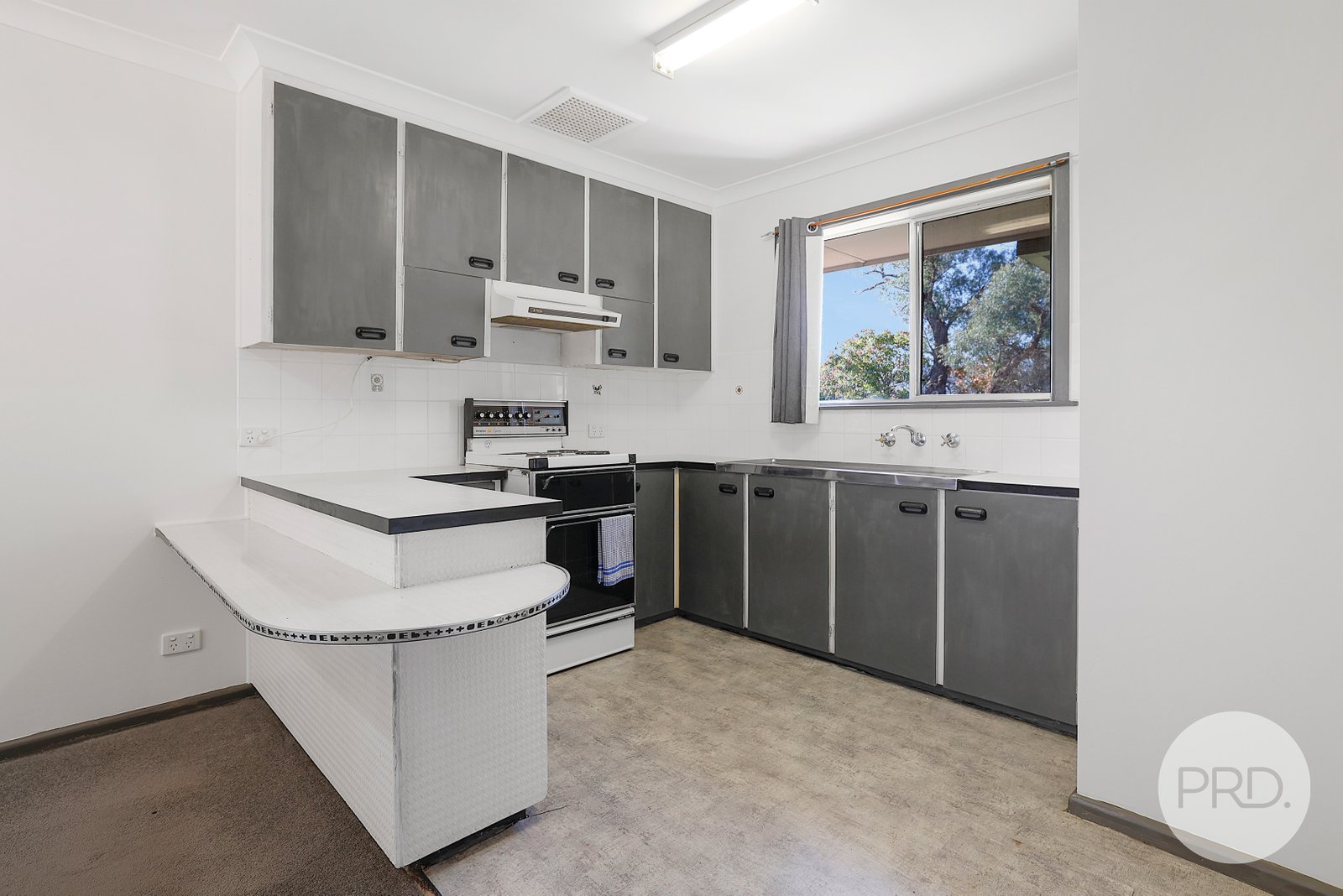 9 Erwin Street TAMWORTH 7