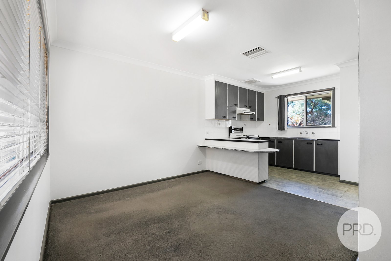 9 Erwin Street TAMWORTH 9