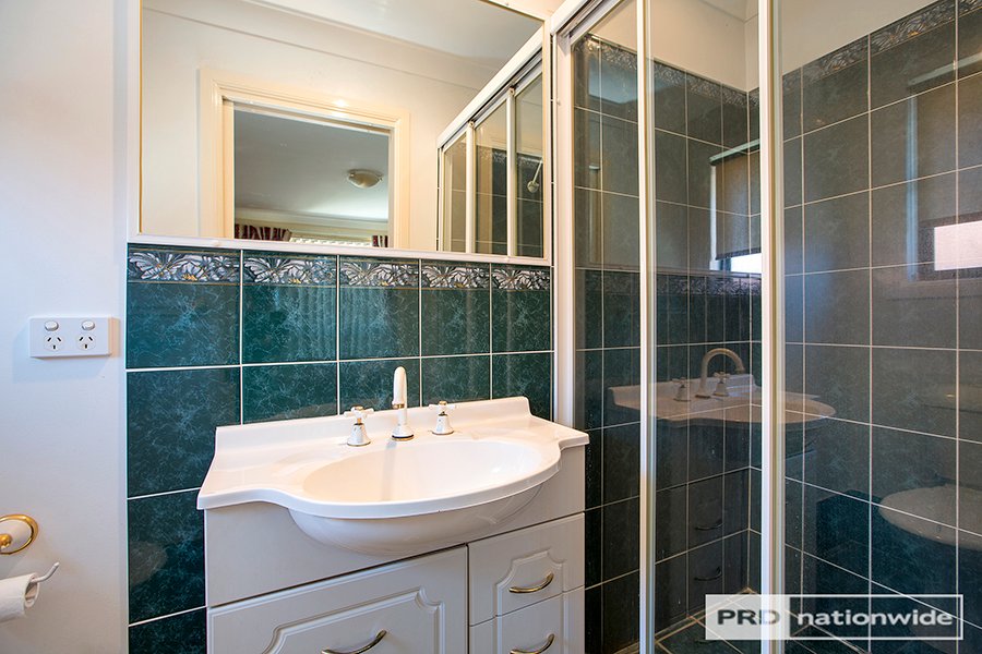 9 Fishermans Place TAMWORTH 11