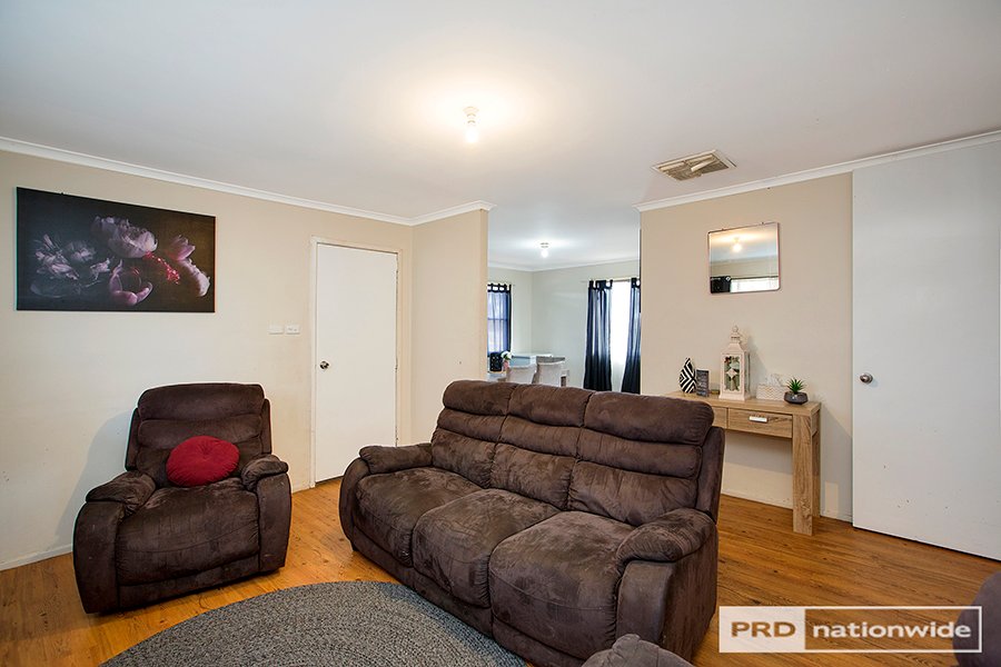 9 Flemming Crescent TAMWORTH 2