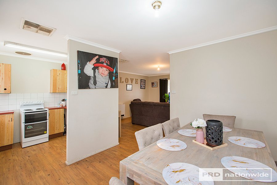9 Flemming Crescent TAMWORTH 4