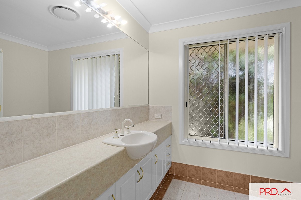 9 Fulmar Place BURLEIGH WATERS 8