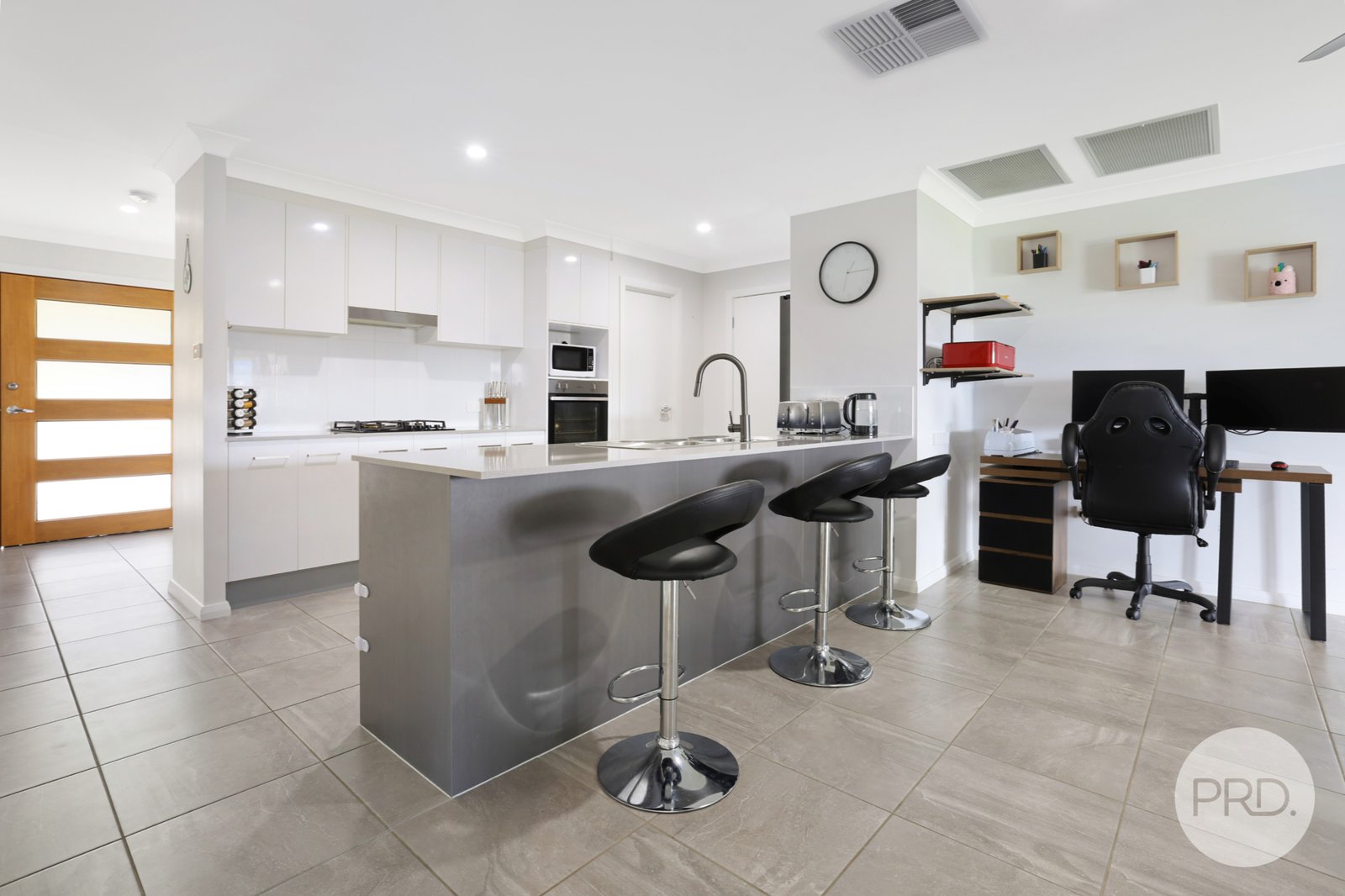 9 Galah Drive TAMWORTH 8