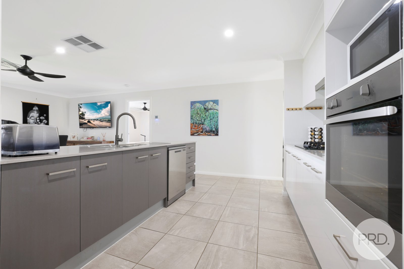 9 Galah Drive TAMWORTH 10