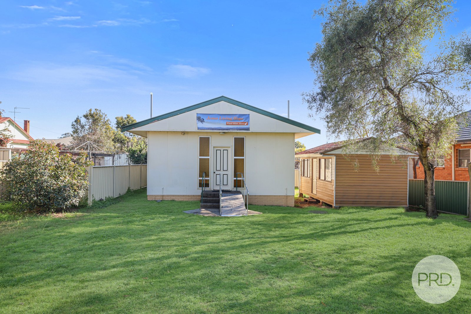 9 Gipps Street TAMWORTH 3
