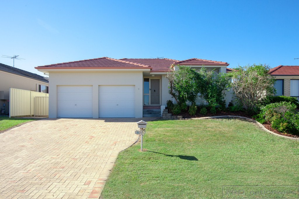 9 Golden Wattle Crescent THORNTON 1
