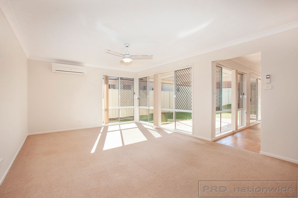 9 Golden Wattle Crescent THORNTON 2