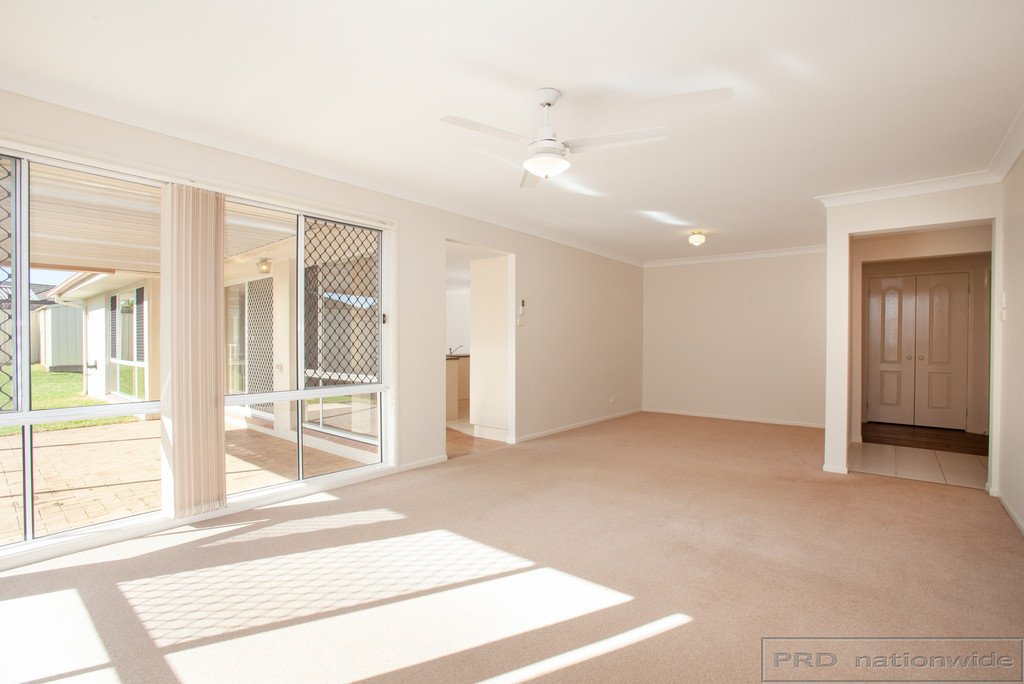 9 Golden Wattle Crescent THORNTON 3