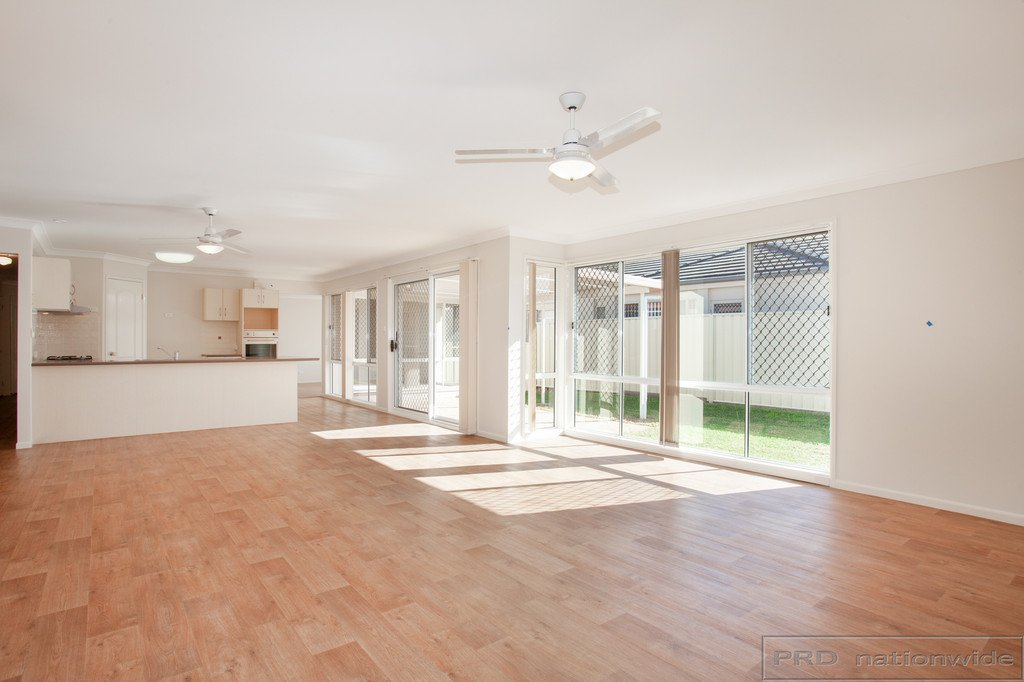 9 Golden Wattle Crescent THORNTON 7