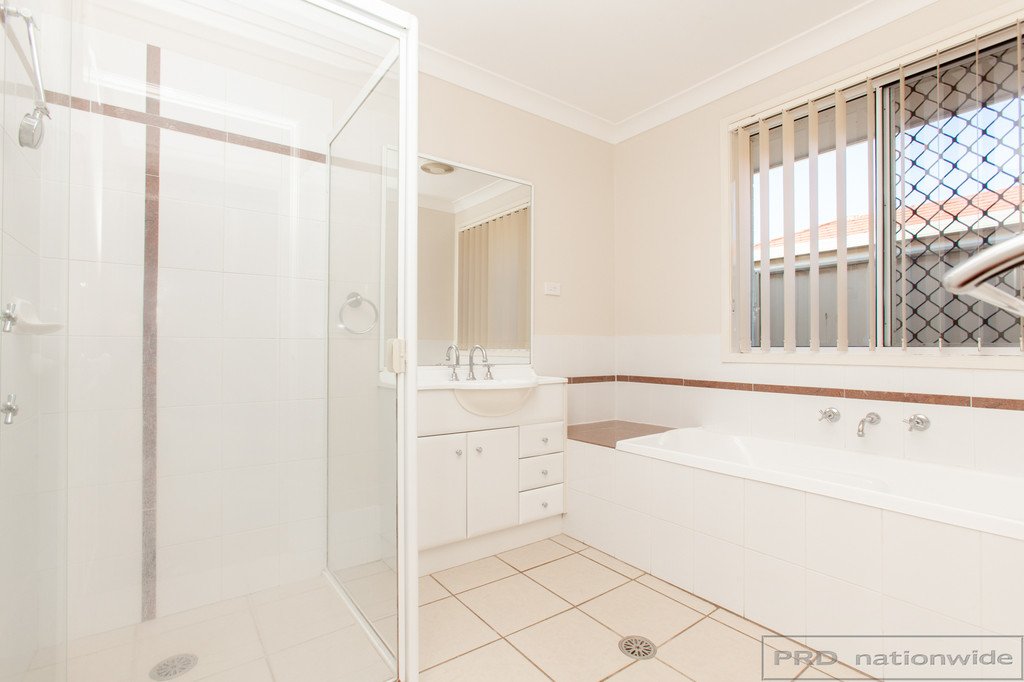 9 Golden Wattle Crescent THORNTON 16