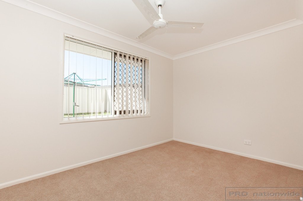 9 Golden Wattle Crescent THORNTON 17